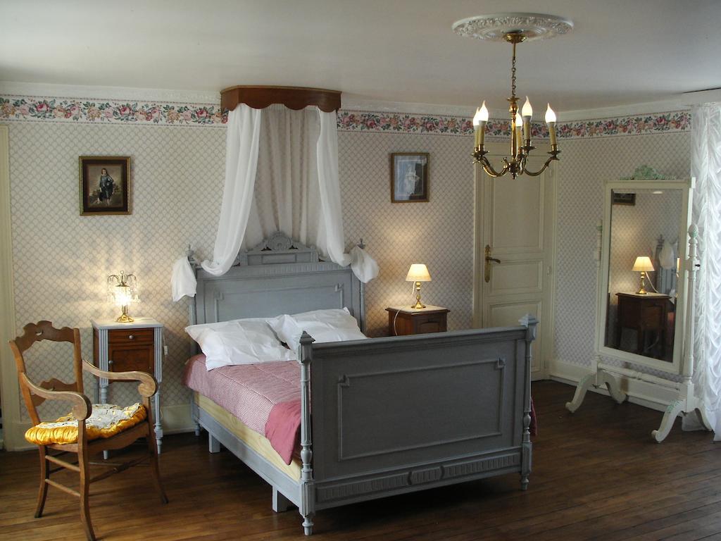 La Tourelle Des Echelles Bed & Breakfast Lésigny Rom bilde